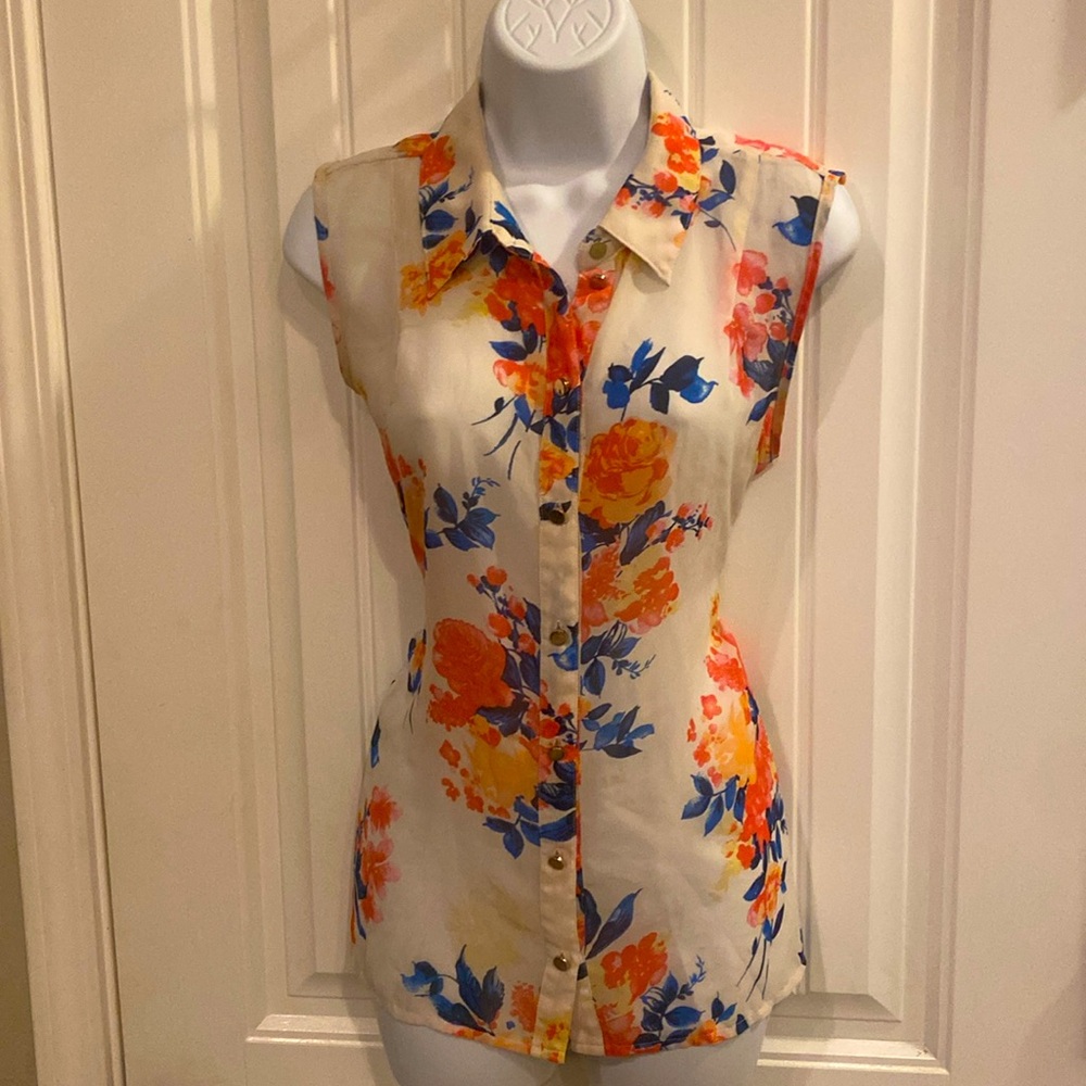 🔥5/$20🔥 NEW DIRECTIONS FLORAL BUTTON UP FLOWY SLEEVELESS COLLARED TOP